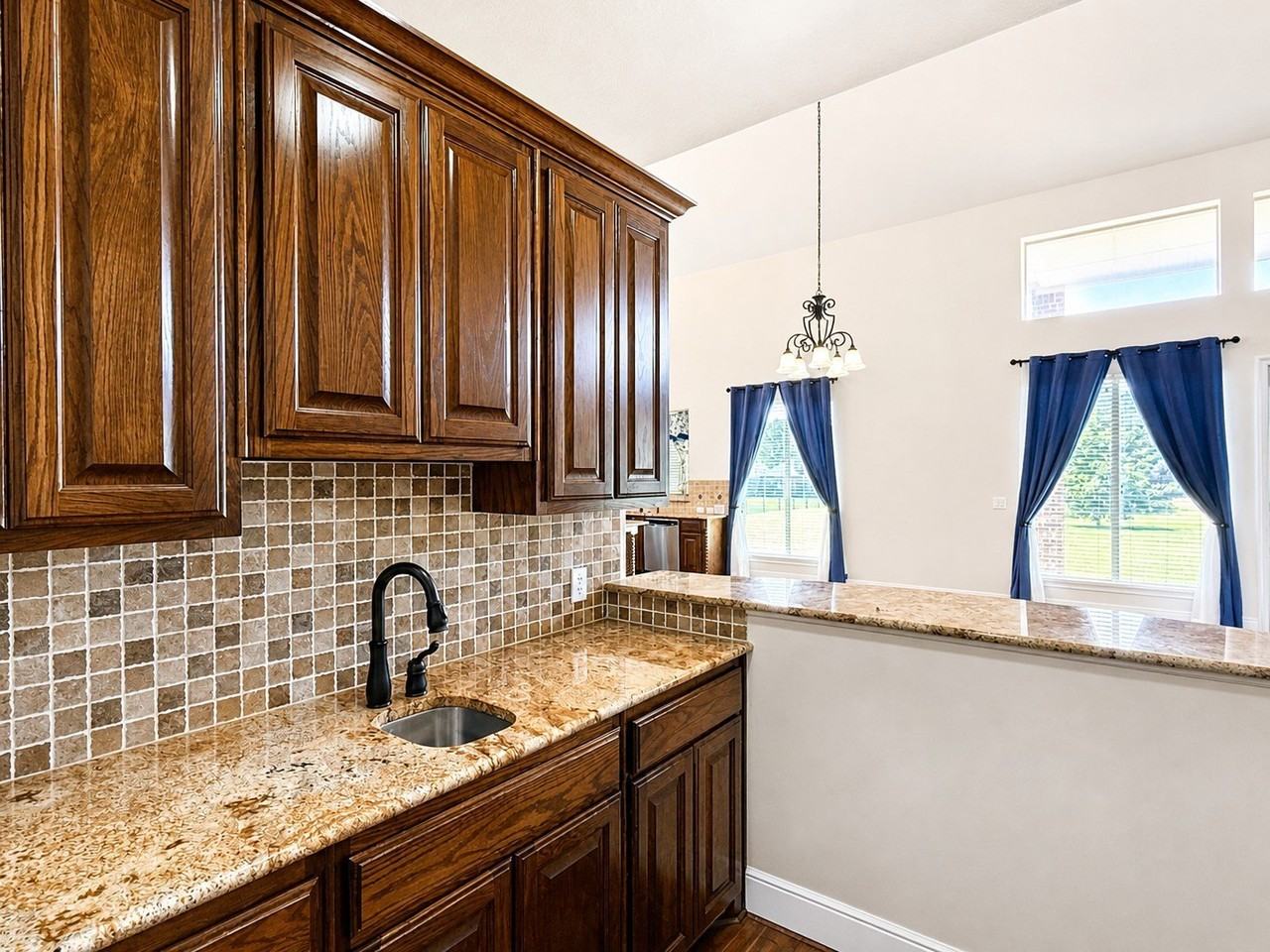 7304 Meadow Glen Dr - Photo 6 of 40