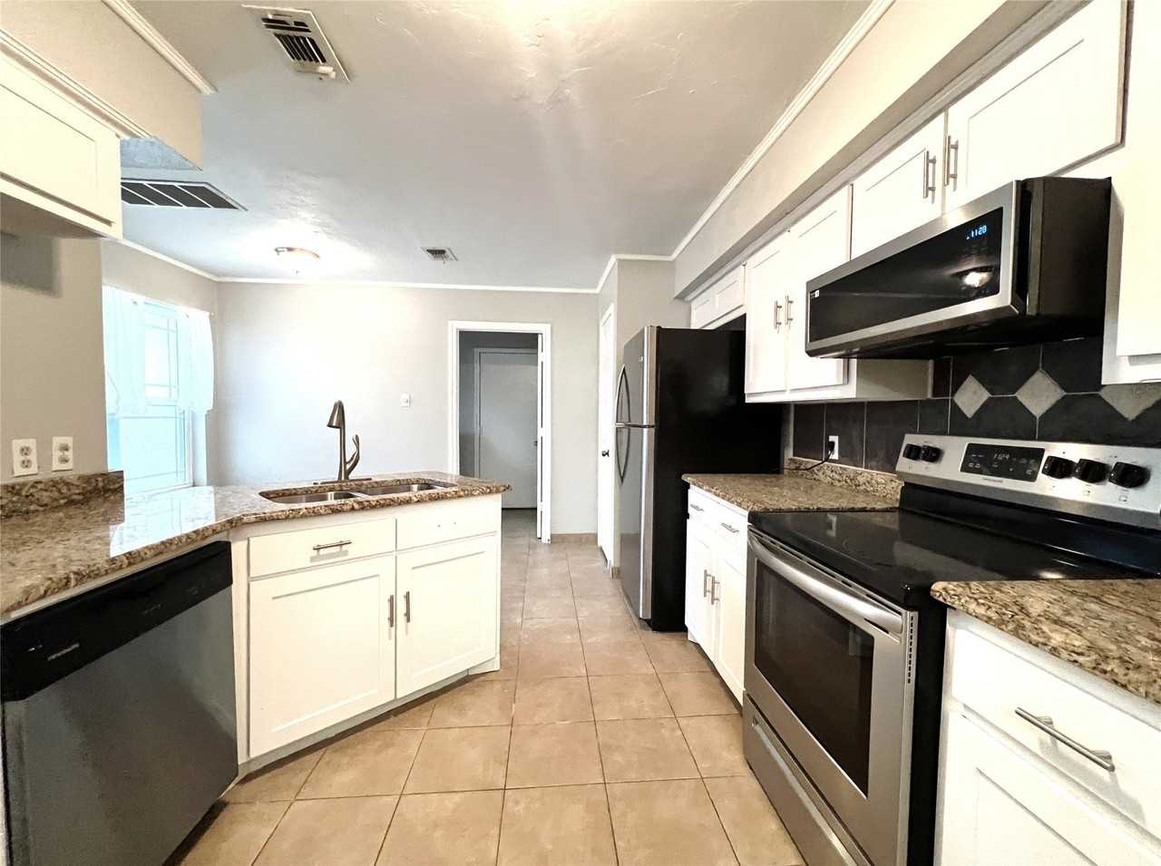 4460 Junction Dr - Photo 6 of 25