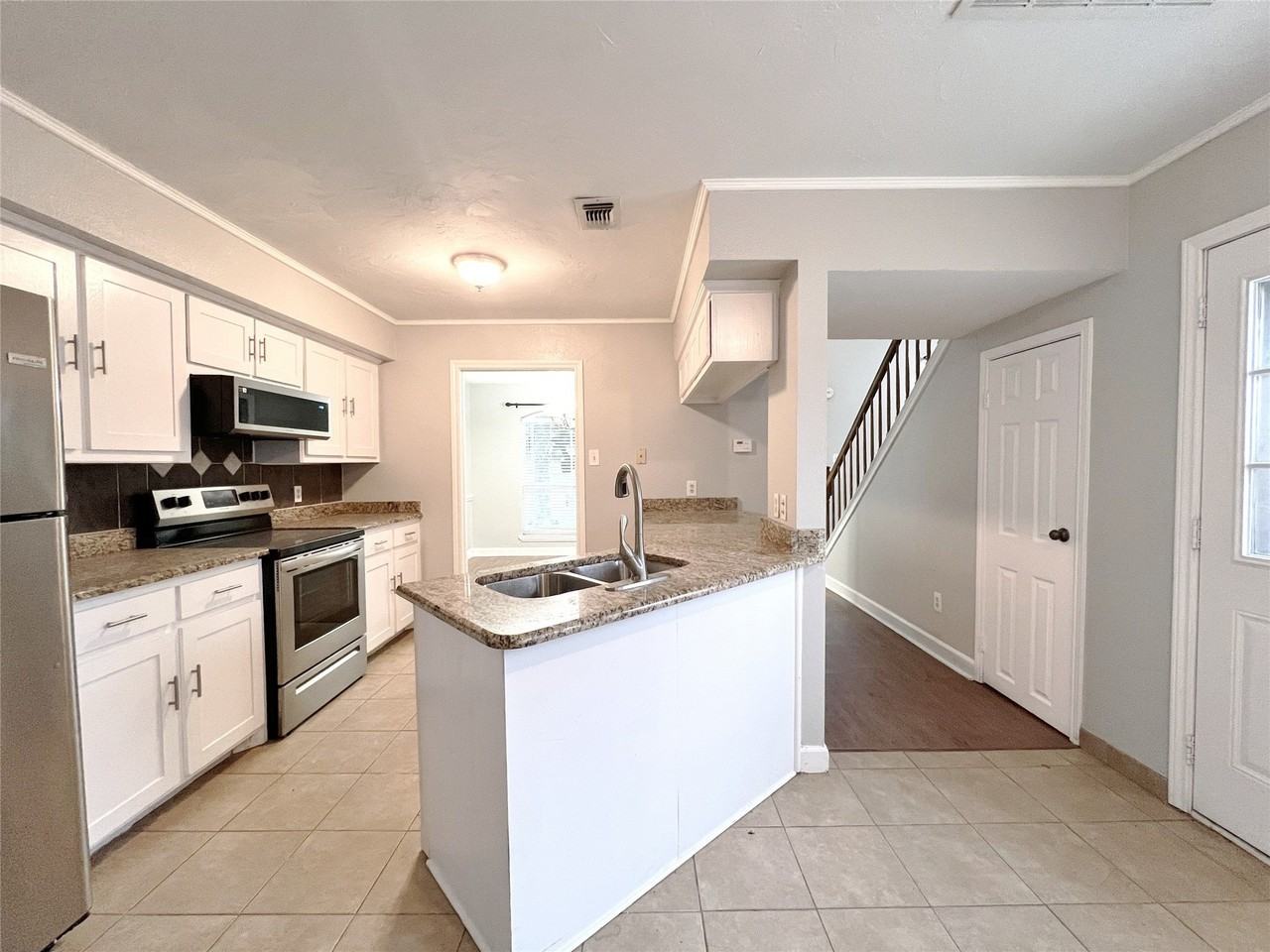 4460 Junction Dr - Photo 7 of 25