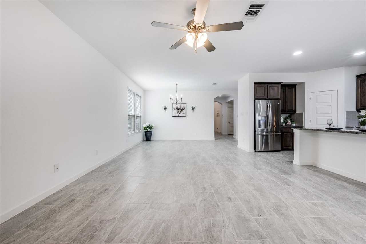 1728 Heron Way - Photo 5 of 34
