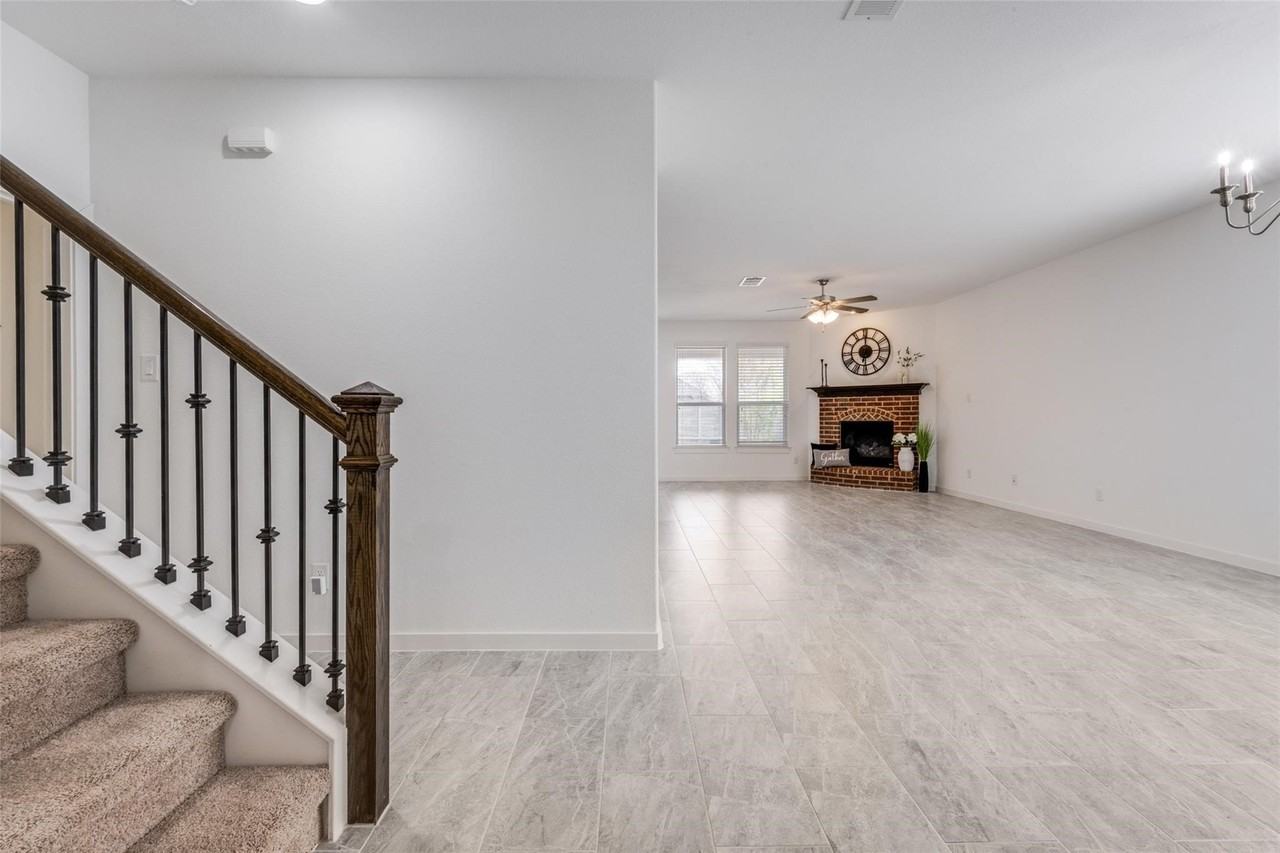 1728 Heron Way - Photo 7 of 34
