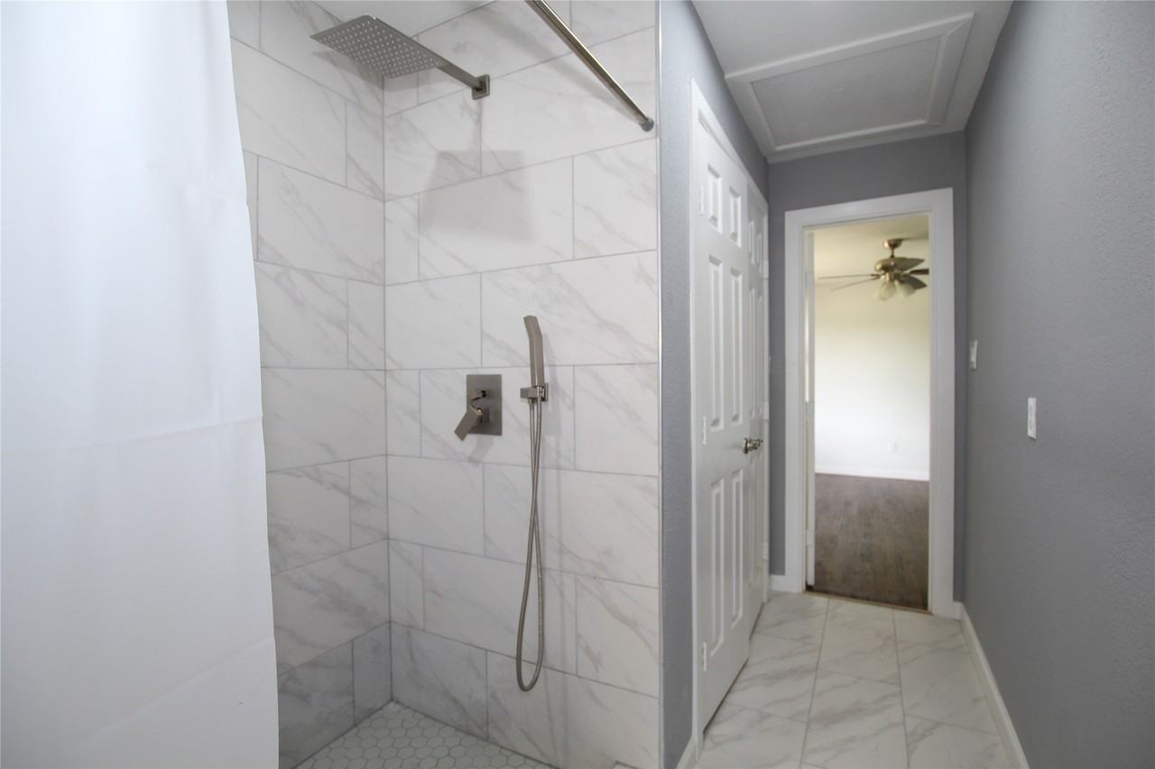 106 Austin St - Photo 6 of 12