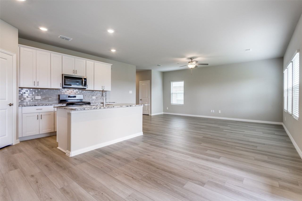 708 Mckenna Dr - Photo 3 of 12