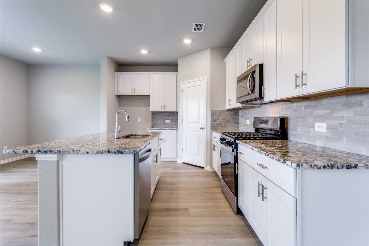 708 Mckenna Dr - Photo 4 of 12