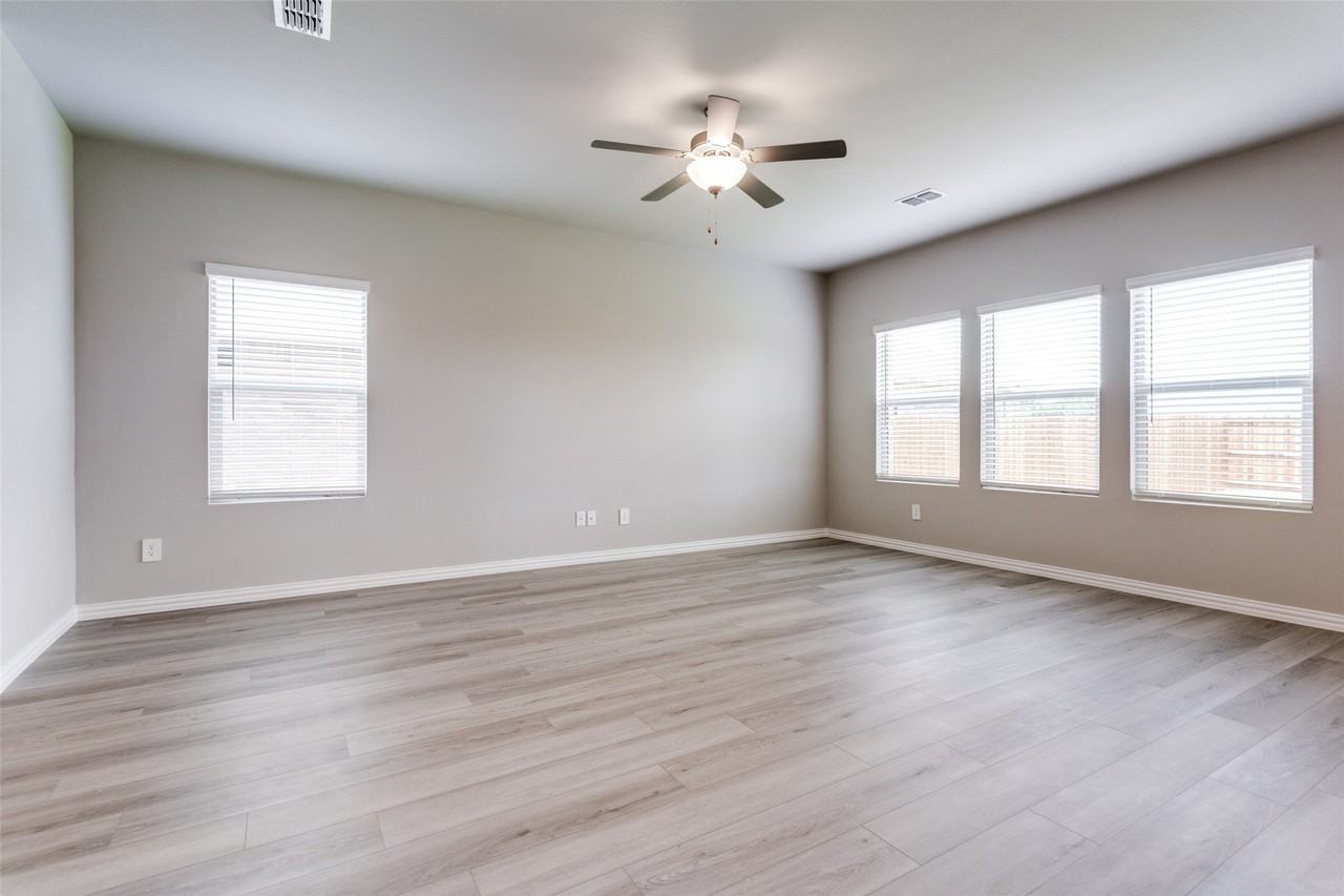 708 Mckenna Dr - Photo 5 of 12