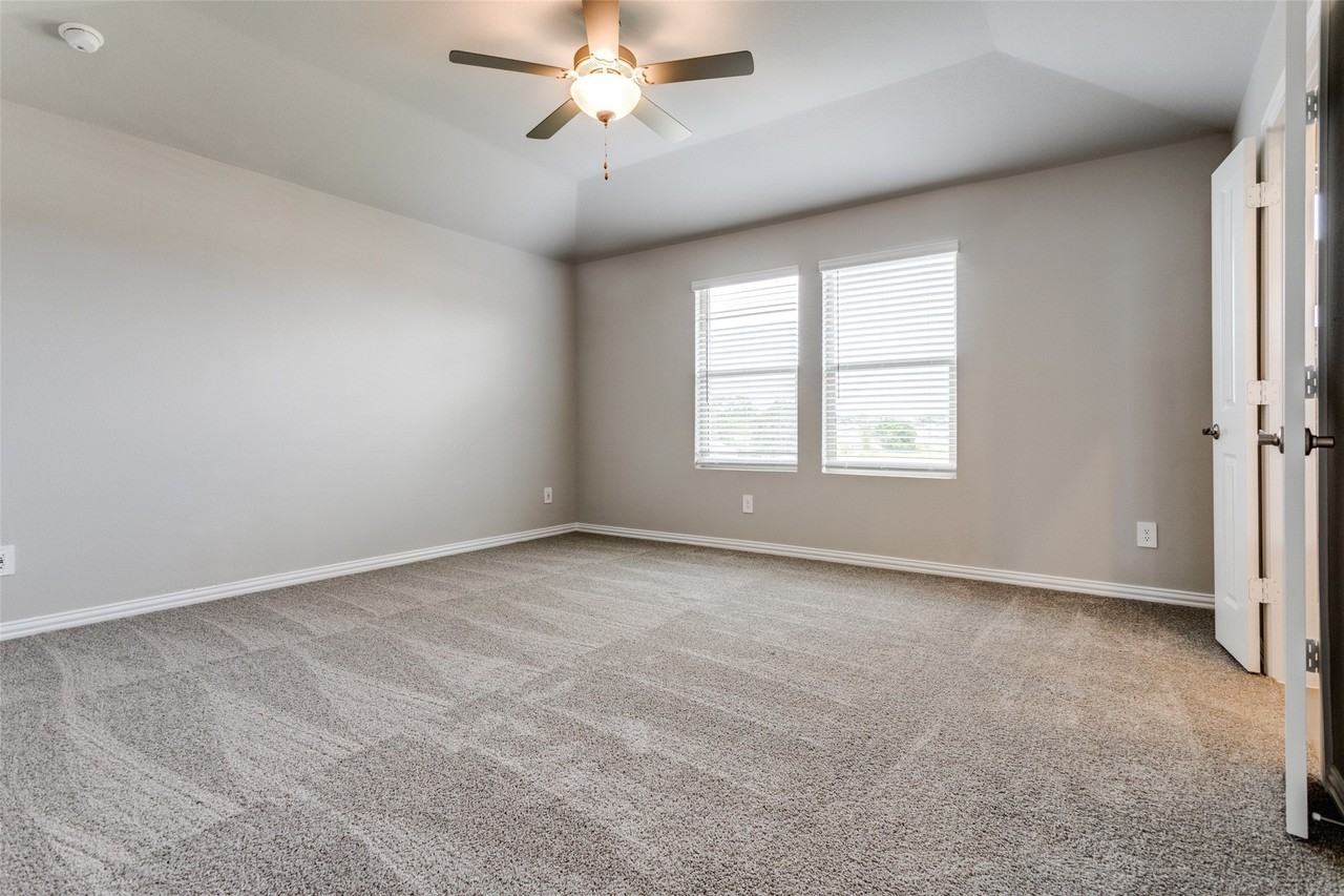 708 Mckenna Dr - Photo 6 of 12