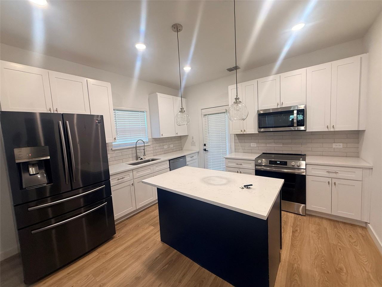 309 W Cedar St - Photo 2 of 15
