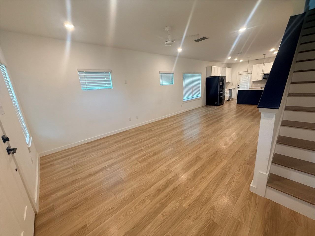 309 W Cedar St - Photo 6 of 15
