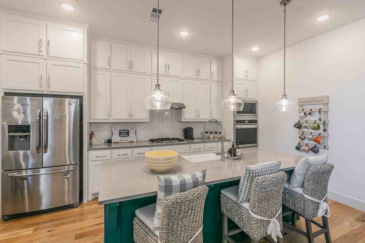 2425 Longspur Dr - Photo 2 of 24