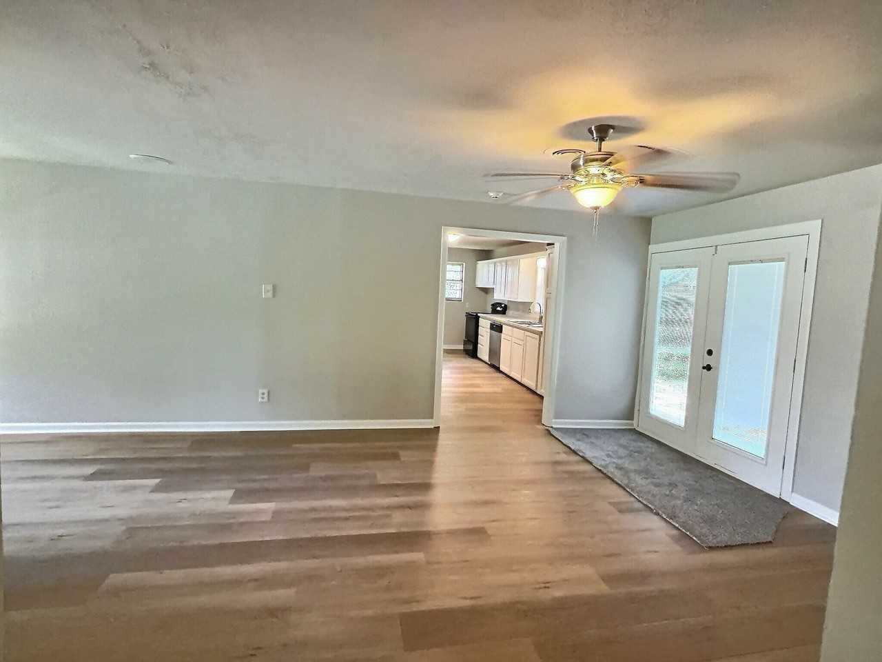 111 Doris Dr - Photo 3 of 23