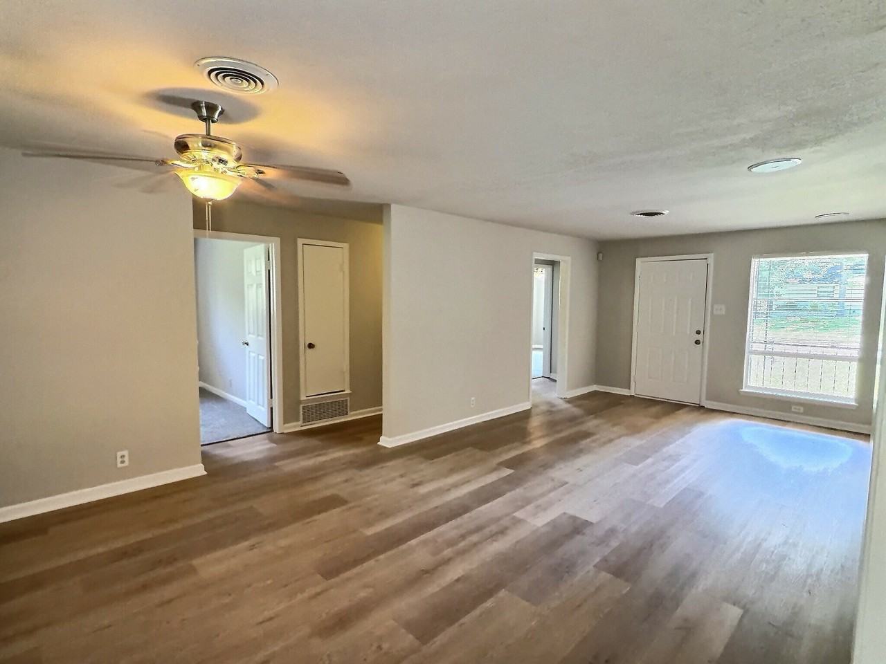 111 Doris Dr - Photo 4 of 23