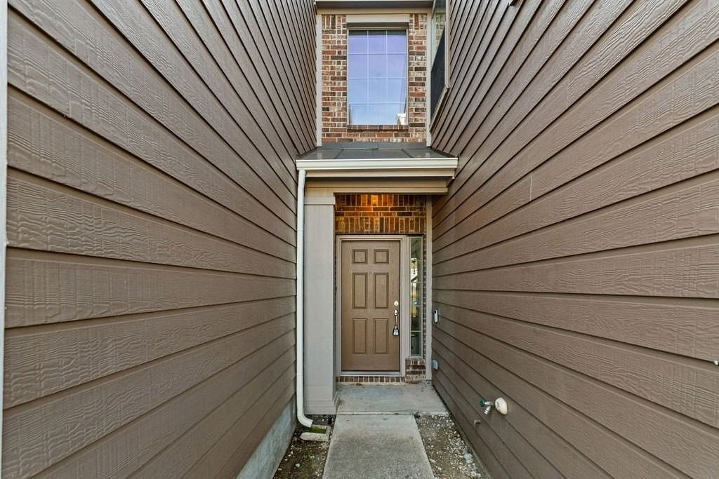 7904 Hannah St - Photo 2 of 32