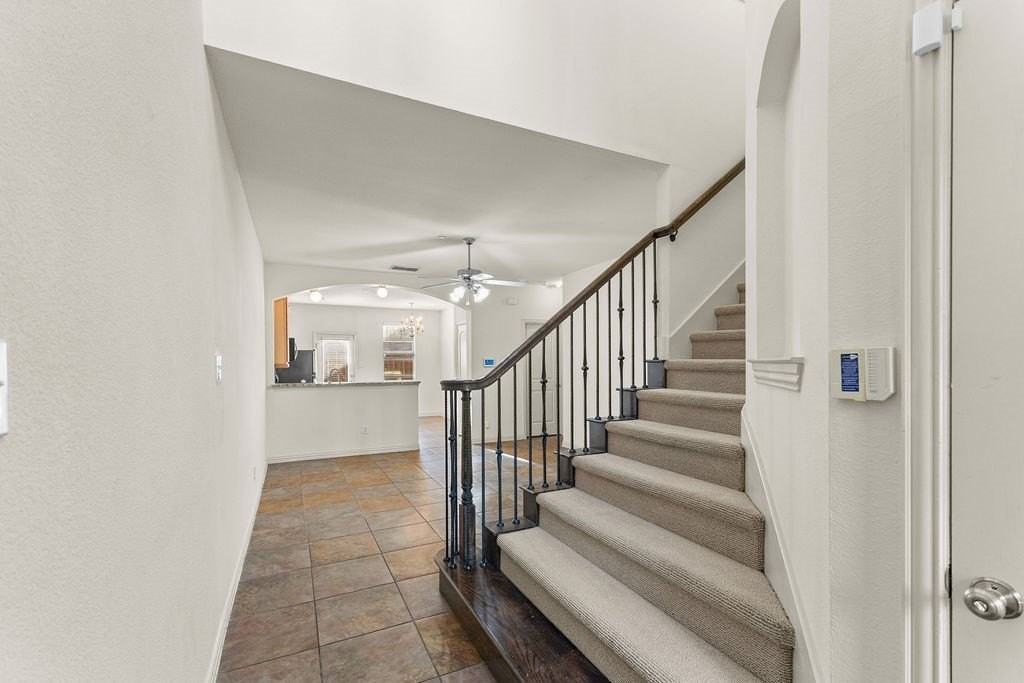7904 Hannah St - Photo 3 of 32