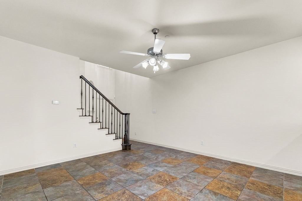 7904 Hannah St - Photo 5 of 32