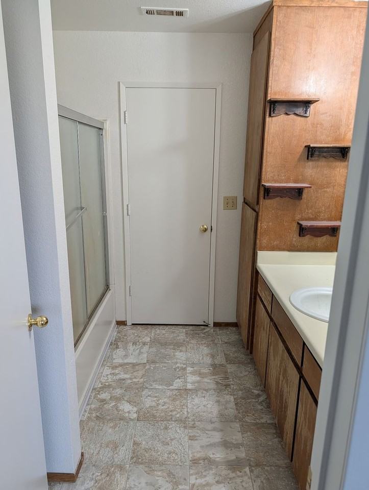 2343 Ferry St - Photo 7 of 12
