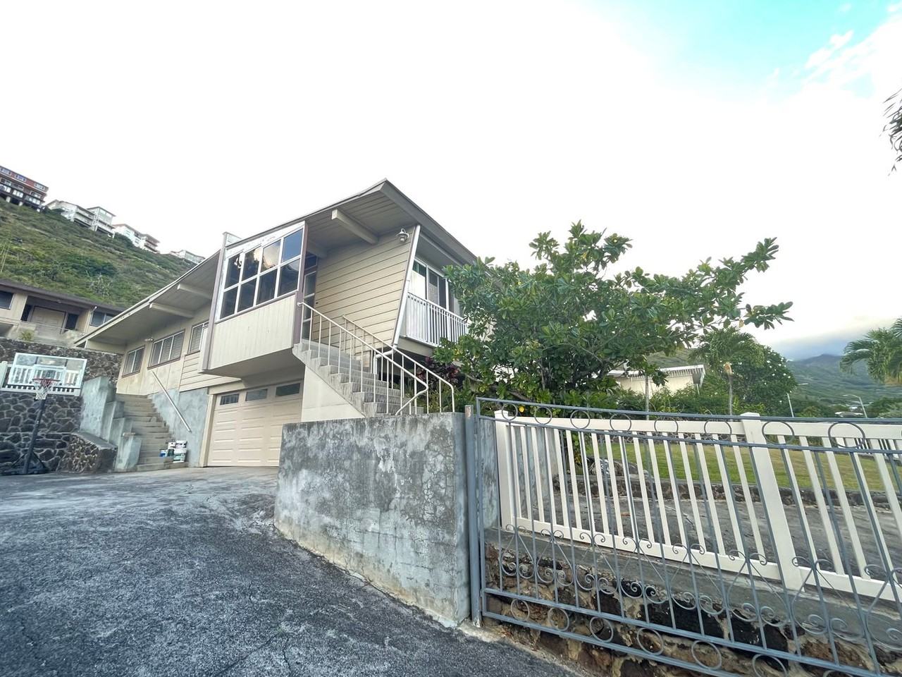320 Hao St - Photo 2 of 18