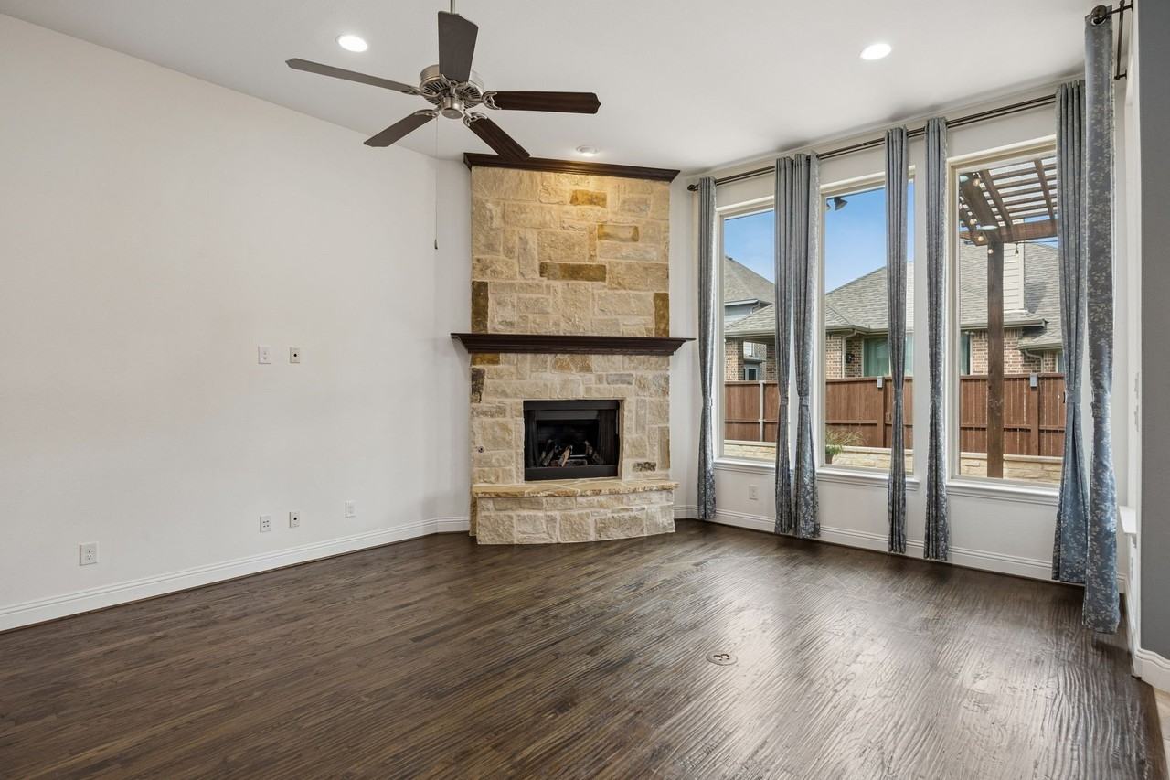 404 Warwick Blvd - Photo 4 of 35