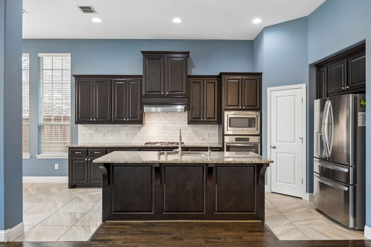 404 Warwick Blvd - Photo 7 of 35