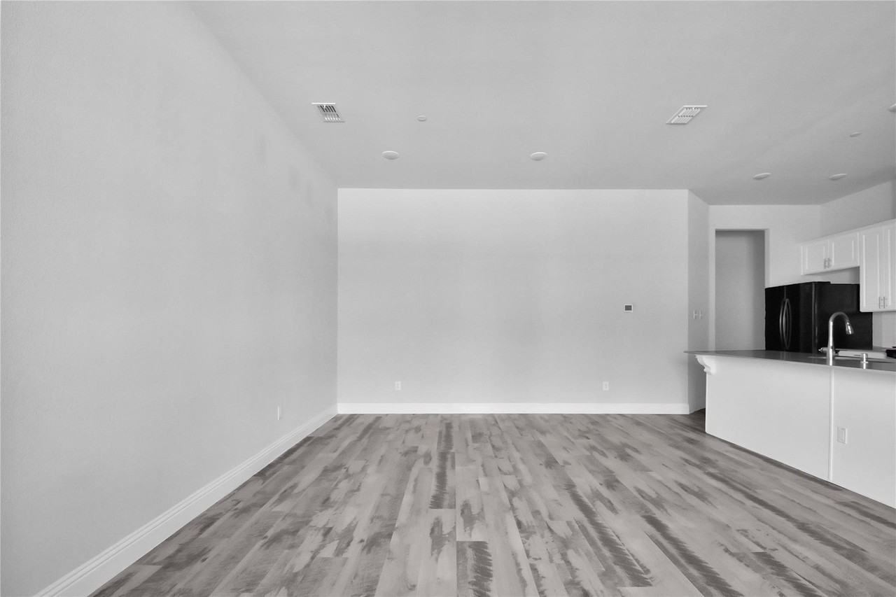 6162 Blythe Dr - Photo 3 of 12