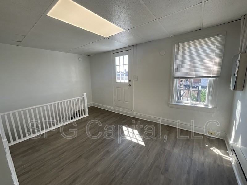 834 E Philadelphia St - Photo 3 of 10