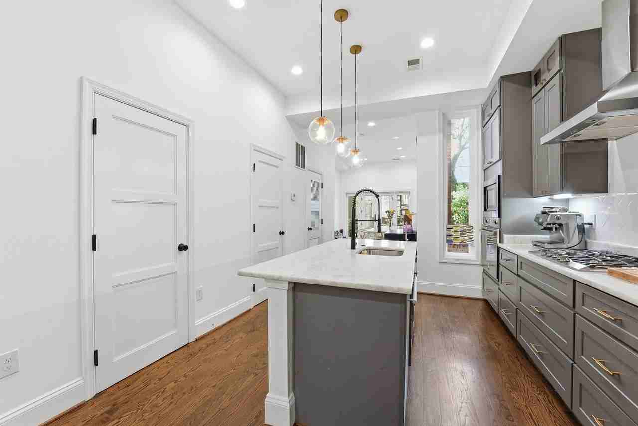 1841 Monroe St Nw - Photo 3 of 23