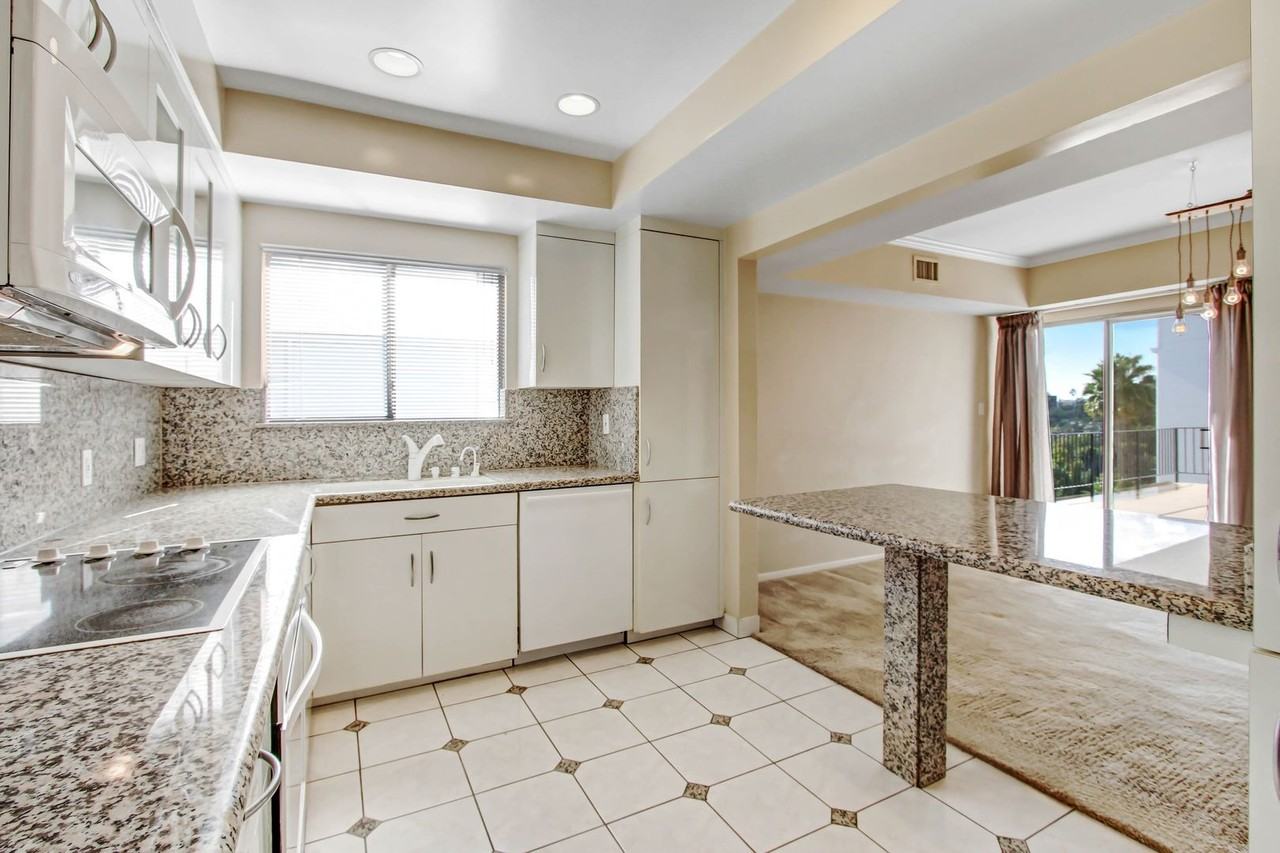 7560 Hollywood Blvd #406 - Photo 7 of 24