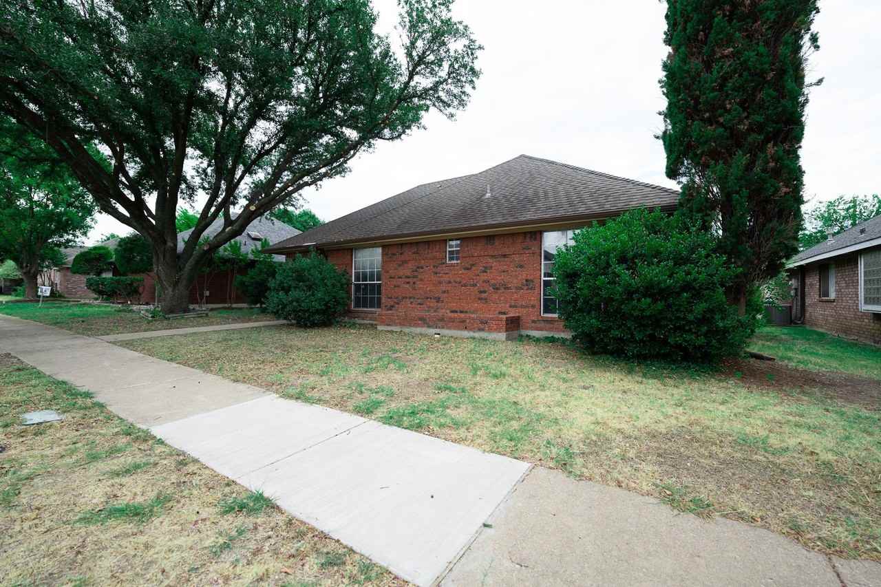8661 Malibu St - Photo 2 of 28