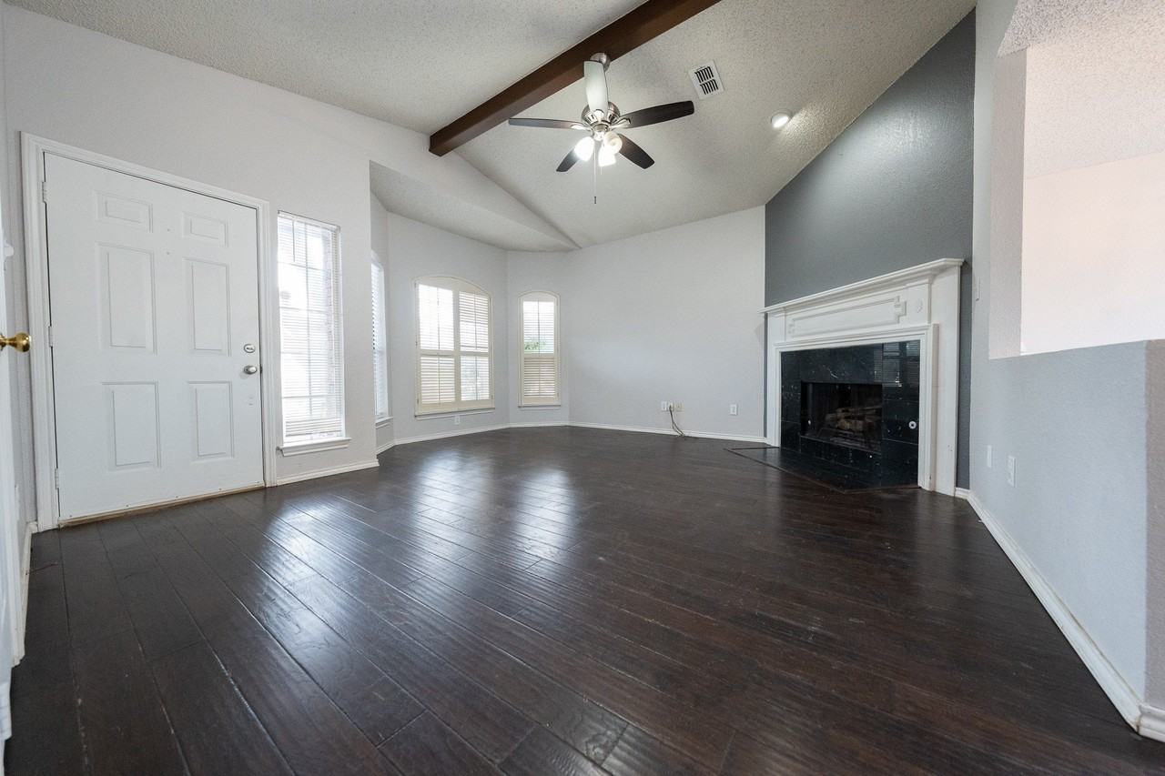 8661 Malibu St - Photo 3 of 28