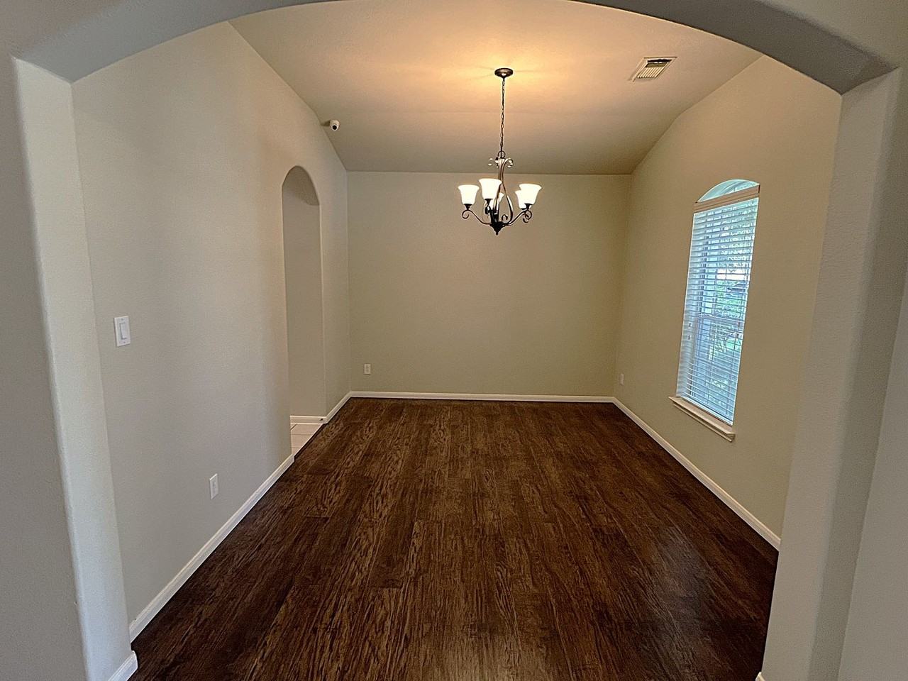 7031 Windy Run Ct - Photo 3 of 32