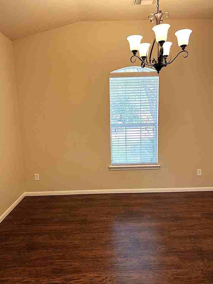 7031 Windy Run Ct - Photo 4 of 32