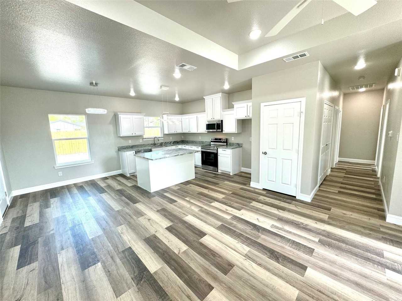 3415 Henderson St - Photo 3 of 13