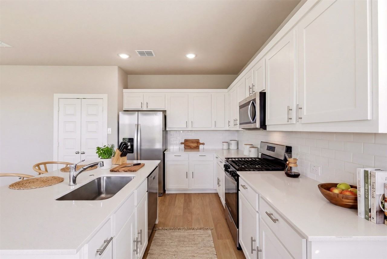 2629 Green River Rd - Photo 3 of 18