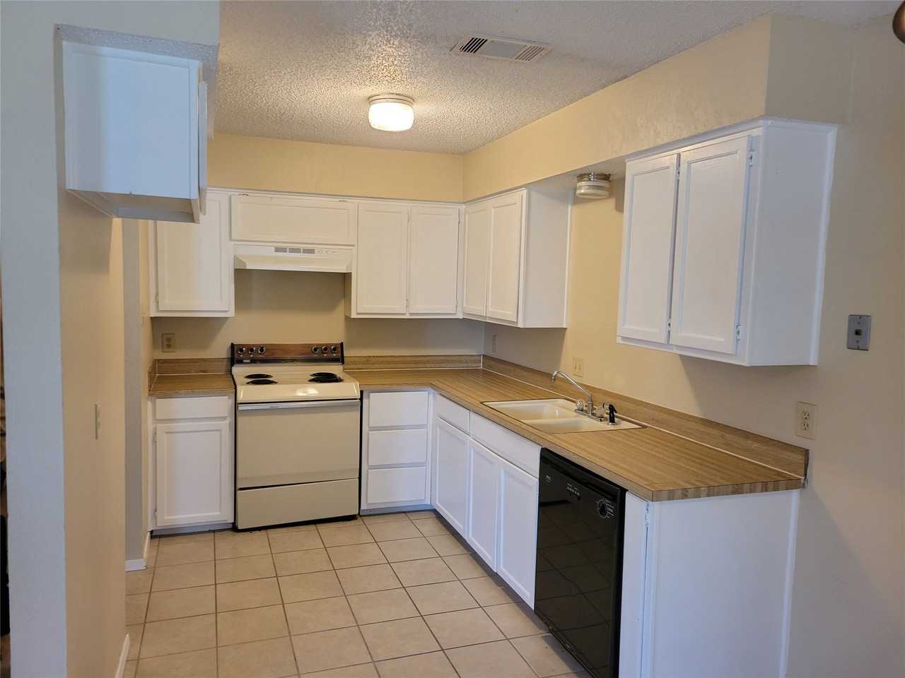 7721 Brandi Pl - Photo 3 of 9