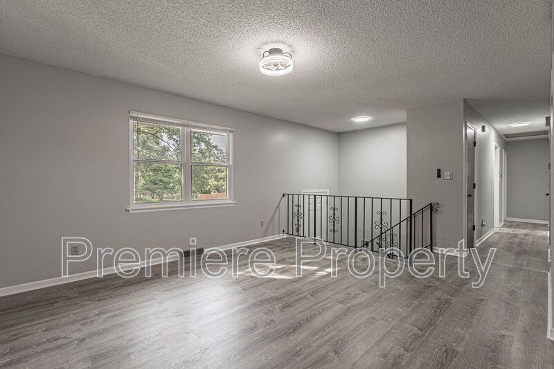 1201 Ne 9th St - Photo 3 of 15
