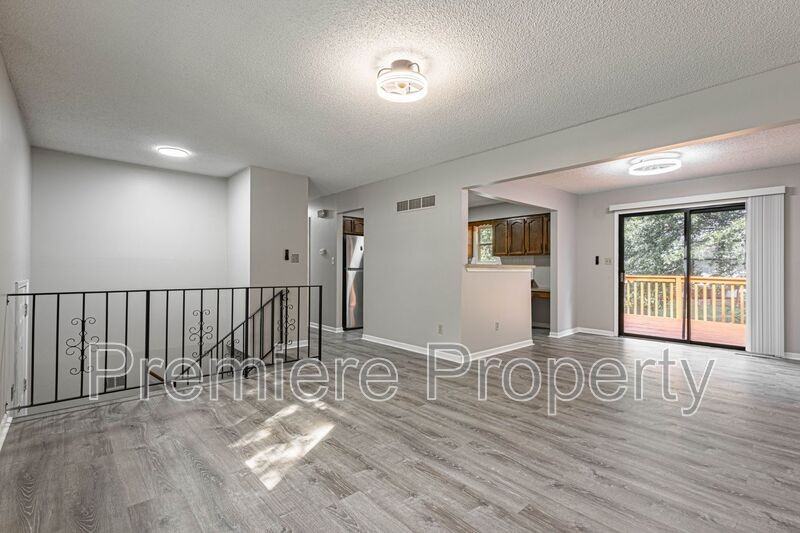 1201 Ne 9th St - Photo 4 of 15