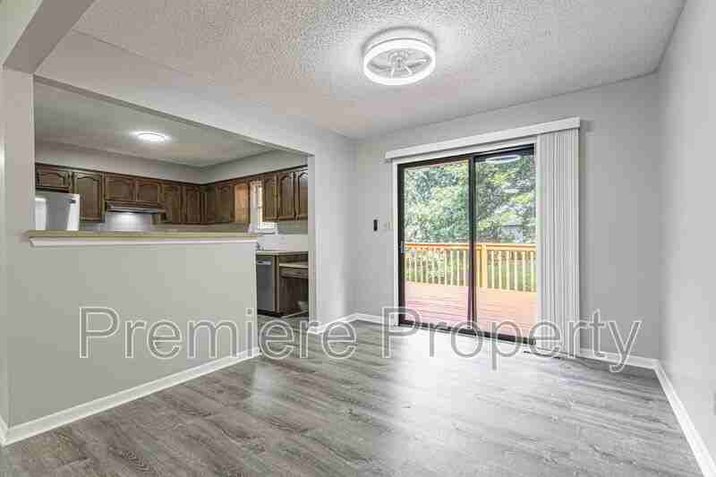 1201 Ne 9th St - Photo 6 of 15