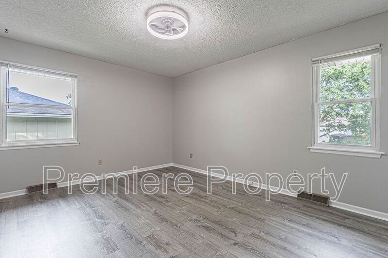 1201 Ne 9th St - Photo 7 of 15