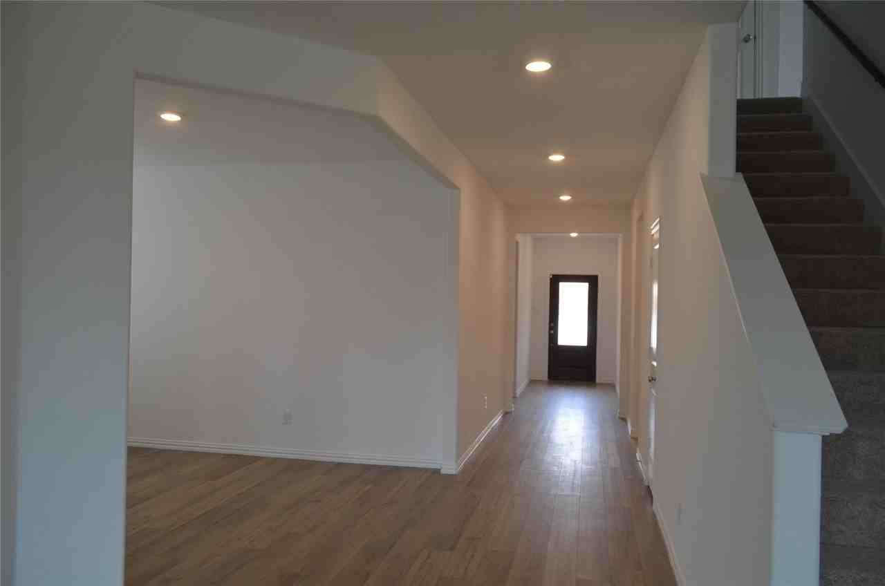 7924 Lindheimer Ln - Photo 5 of 38