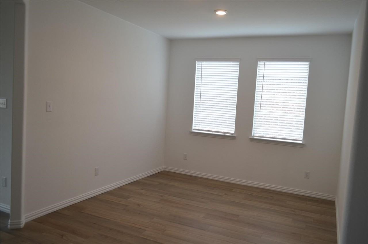 7924 Lindheimer Ln - Photo 6 of 38