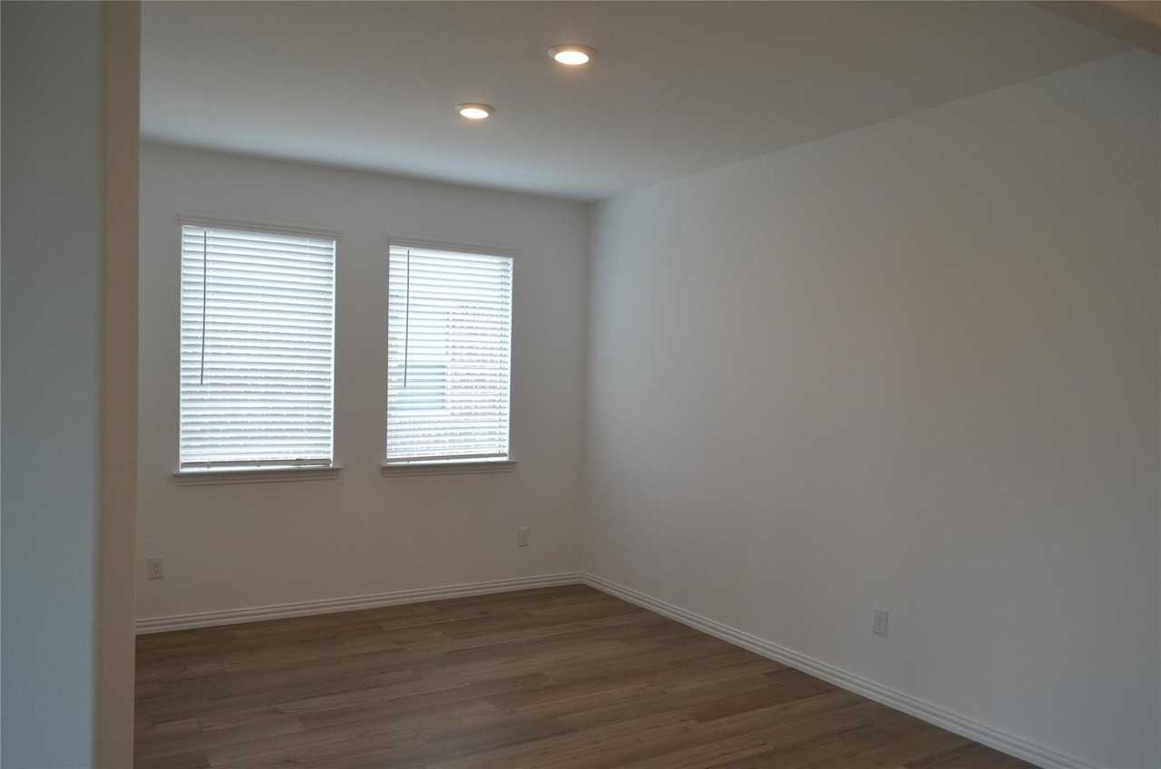 7924 Lindheimer Ln - Photo 7 of 38