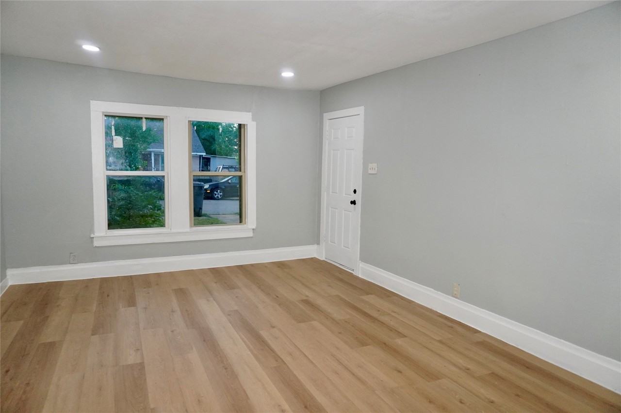 1406 Galloway Ave - Photo 4 of 15