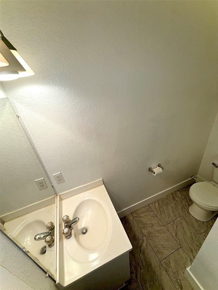 4626 San Jacinto St - Photo 3 of 31