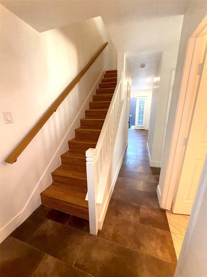 4626 San Jacinto St - Photo 4 of 31