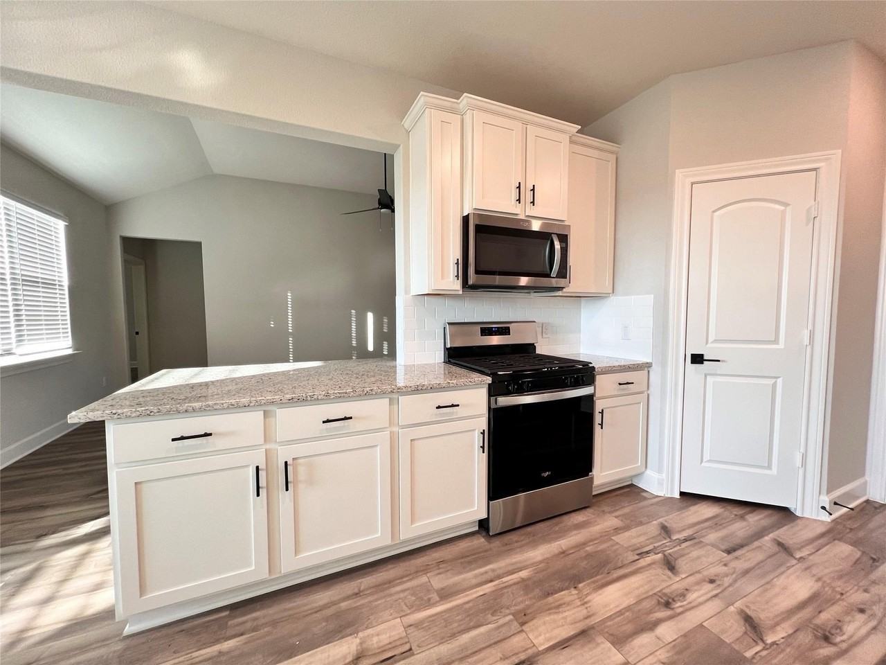 1016 Calhoun Dr - Photo 5 of 13