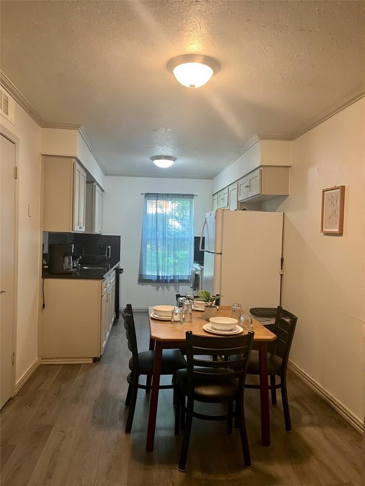 2206 Statler Dr - Photo 2 of 37