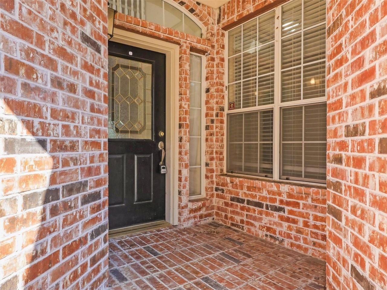 9233 Dark Forest Dr - Photo 3 of 40