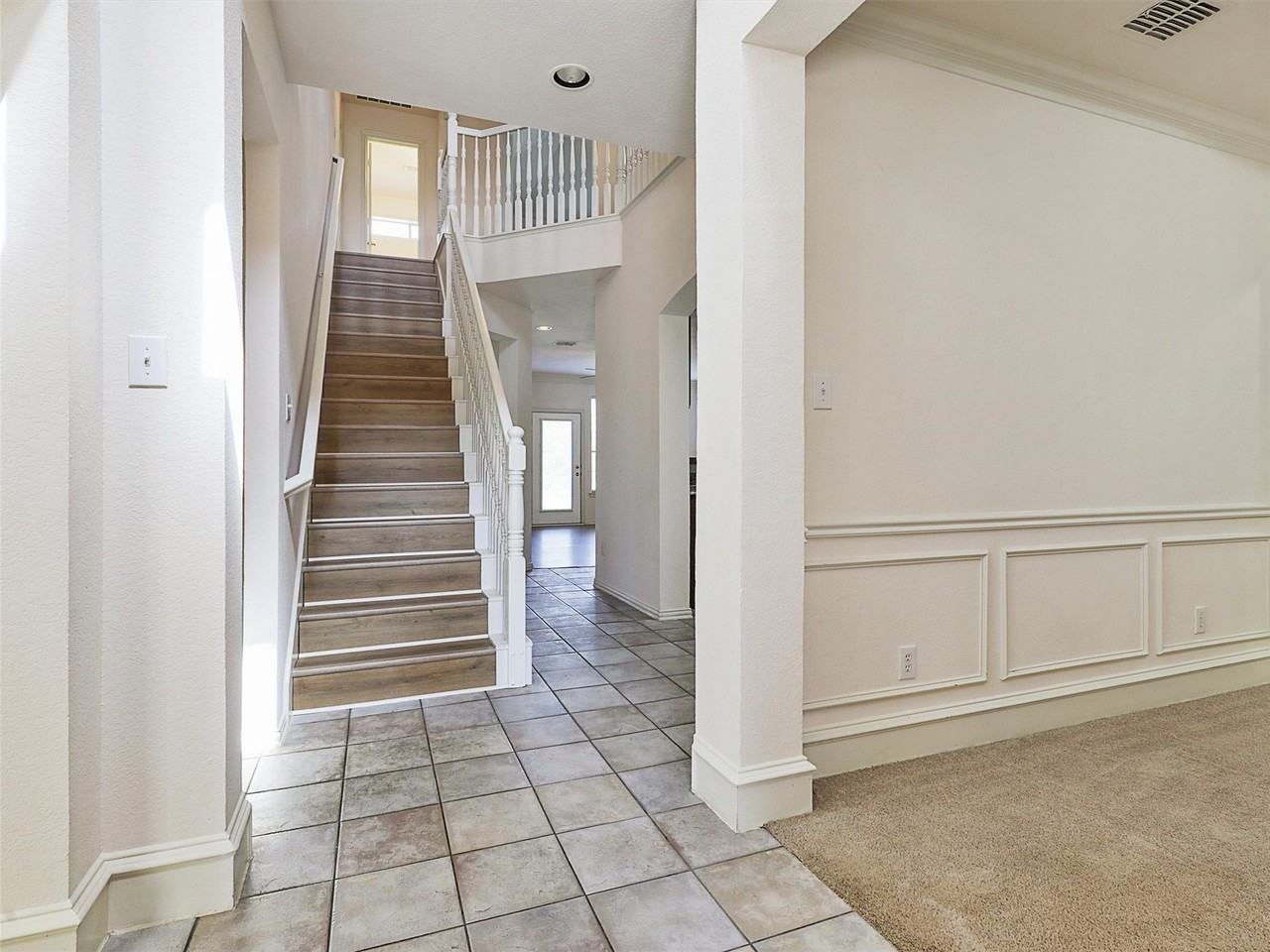 9233 Dark Forest Dr - Photo 4 of 40
