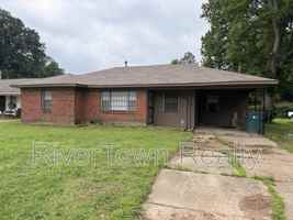 featured image of 1517 Baxter Ave