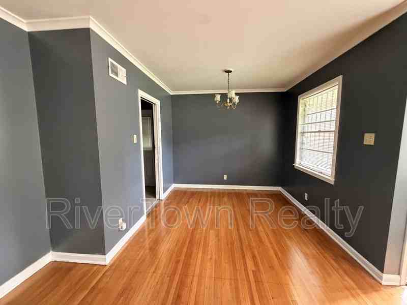 1517 Baxter Ave - Photo 5 of 13