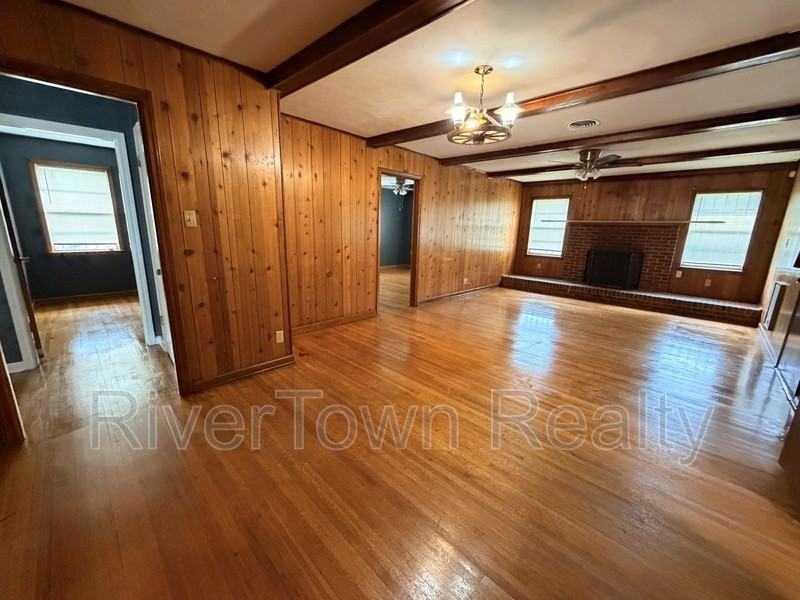 1517 Baxter Ave - Photo 7 of 13